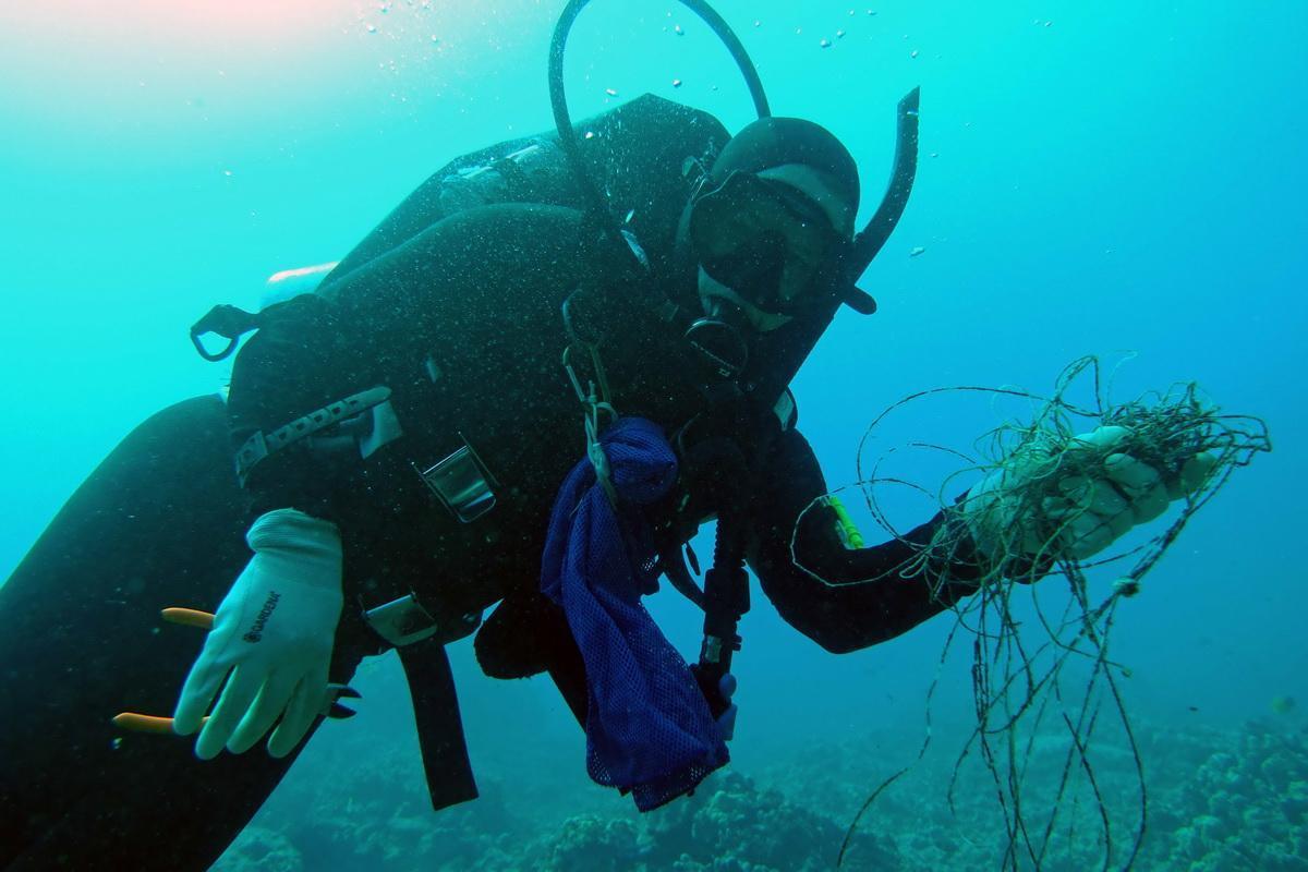 UW Diver with bundle of recovered line 
