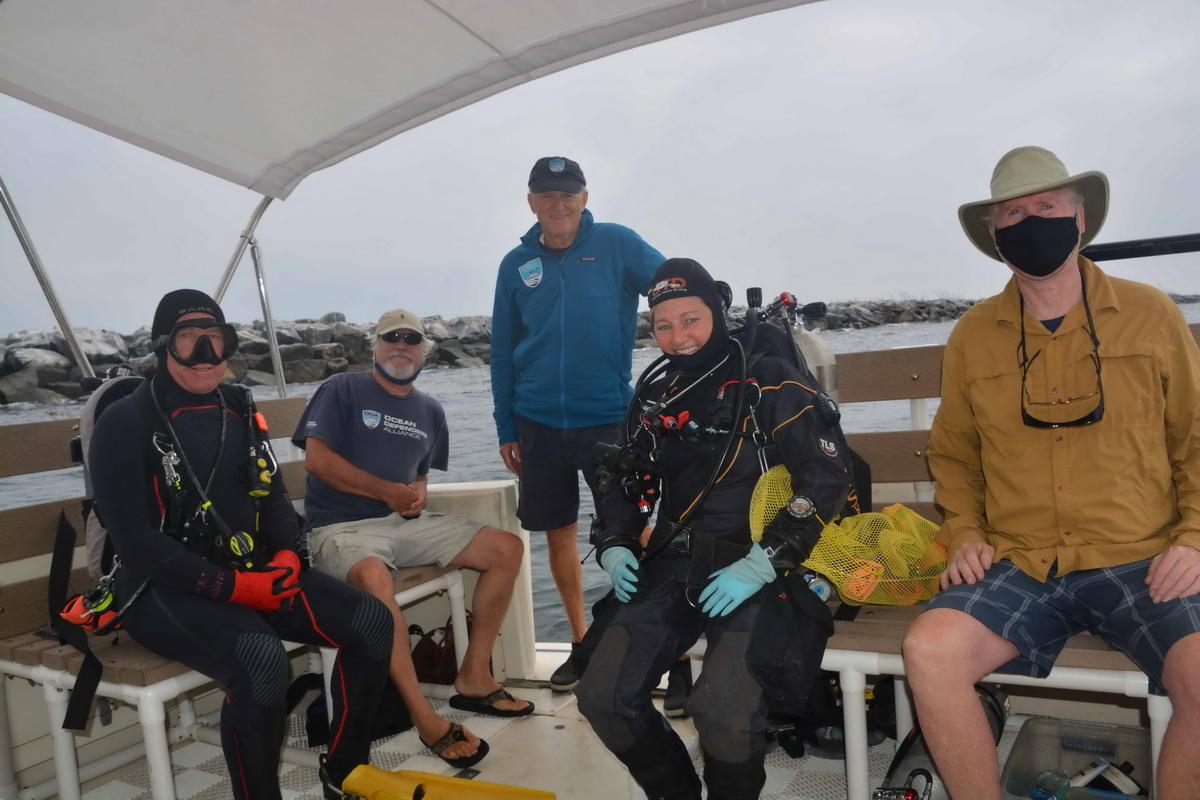 Volunteer Crew before marine debris removal dive