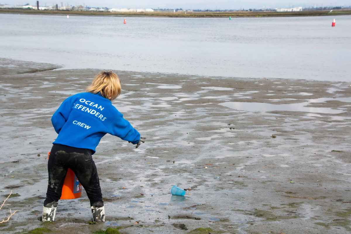 Ocean Defender cleans up litter