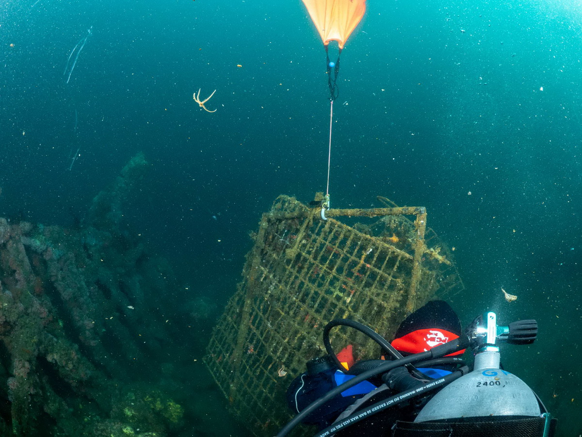 Removing ghost gear