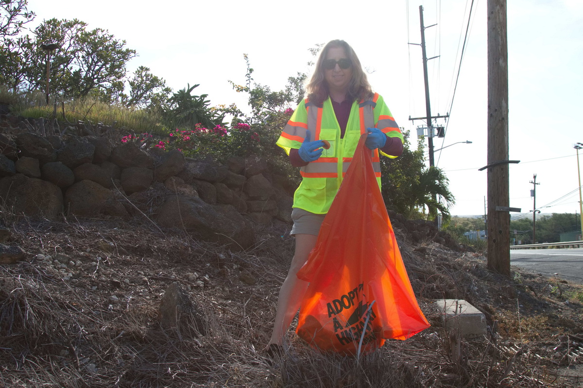 Kohala Diver co-owner Rebekah helps cleanup trash