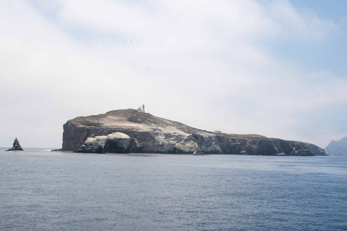 Anacapa Island dive site for hauling out marine debris