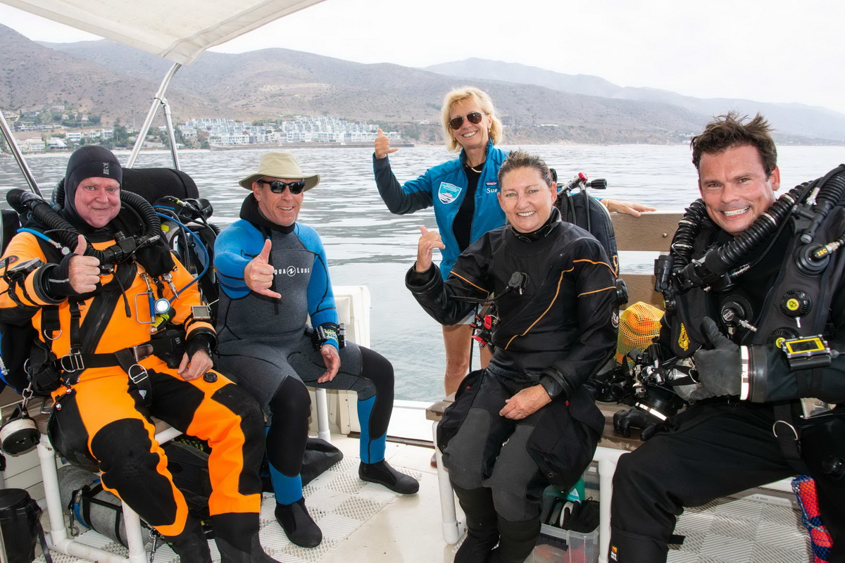 Geoff with the crew before dive